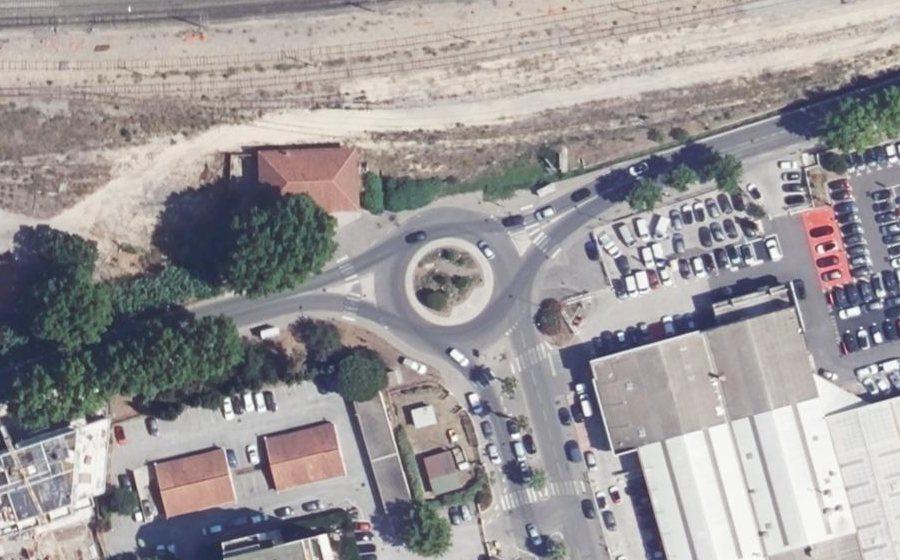 Vue aérienne du Rond-point anonyme n°302504705