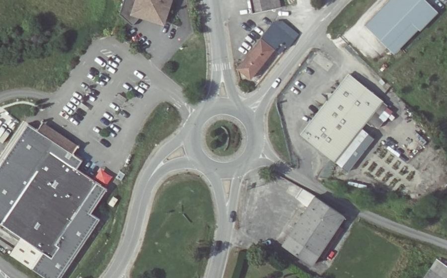 Vue aérienne du Rond-point anonyme n°30251180