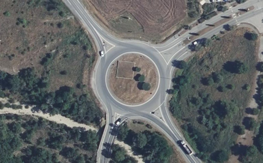 Vue aérienne du Rond-point anonyme n°30255778
