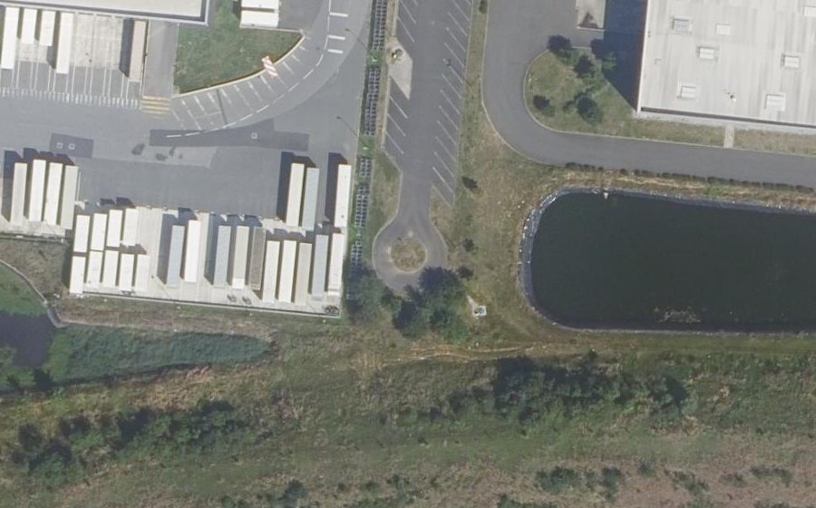 Vue aérienne du Rond-point anonyme n°302597233