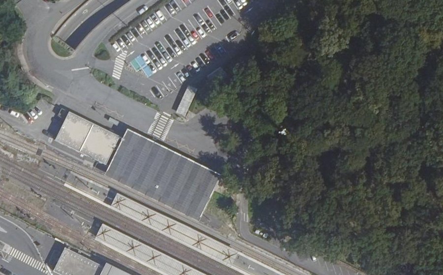Vue aérienne du Rond-point anonyme n°302600535