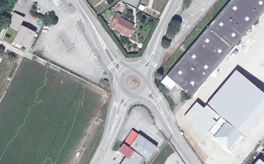 Vue aérienne du Rond-point anonyme n°302614723
