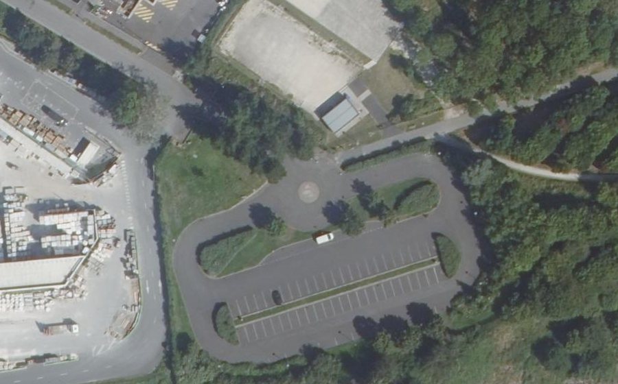 Vue aérienne du Rond-point anonyme n°302620715