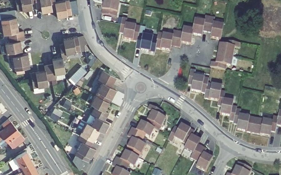 Vue aérienne du Rond-point anonyme n°302626366