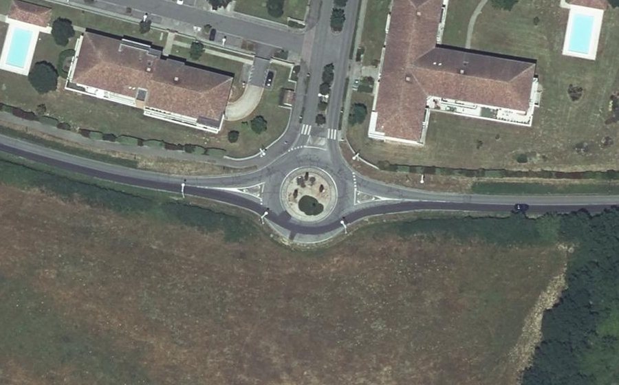 Vue aérienne du Rond-point anonyme n°30264133