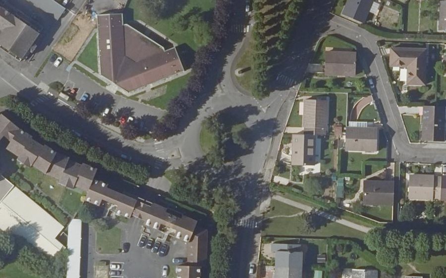 Vue aérienne du Rond-point anonyme n°30282413
