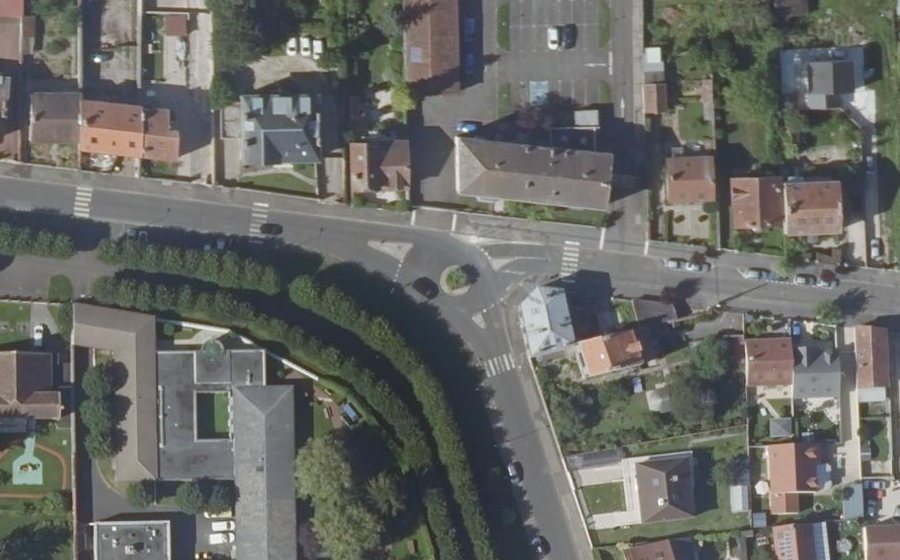Vue aérienne du Rond-point anonyme n°30283199