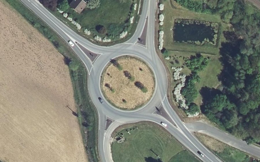 Vue aérienne du Rond-point anonyme n°30283732