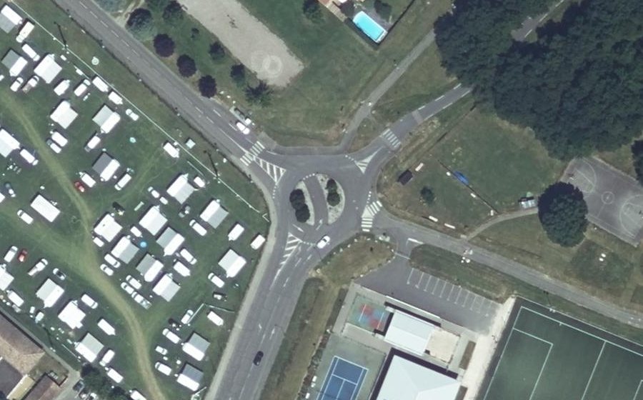 Vue aérienne du Rond-point anonyme n°30301681