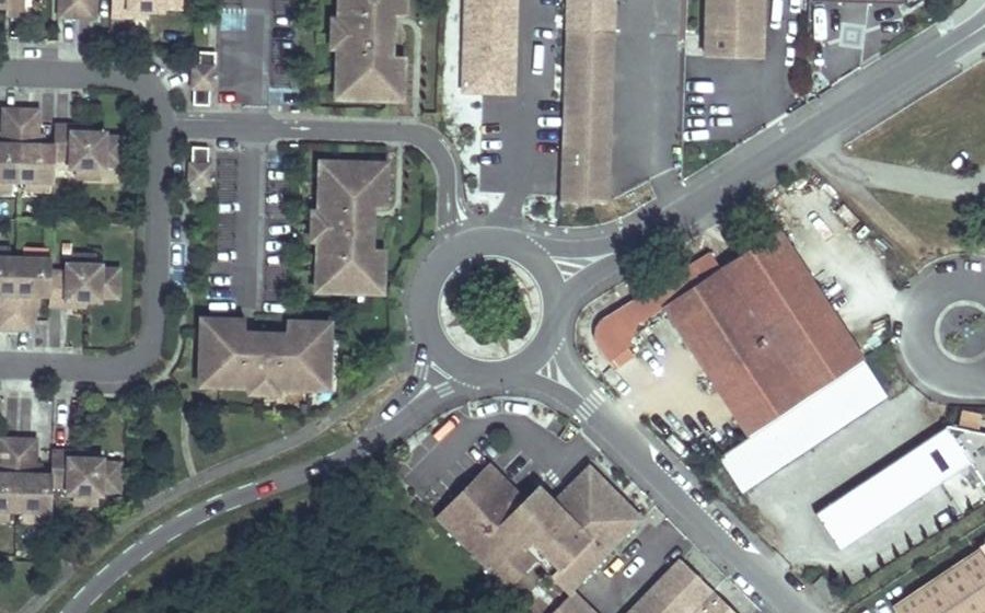 Vue aérienne du Rond-point anonyme n°30301697