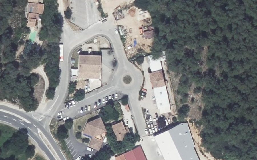 Vue aérienne du Rond-point anonyme n°303056284