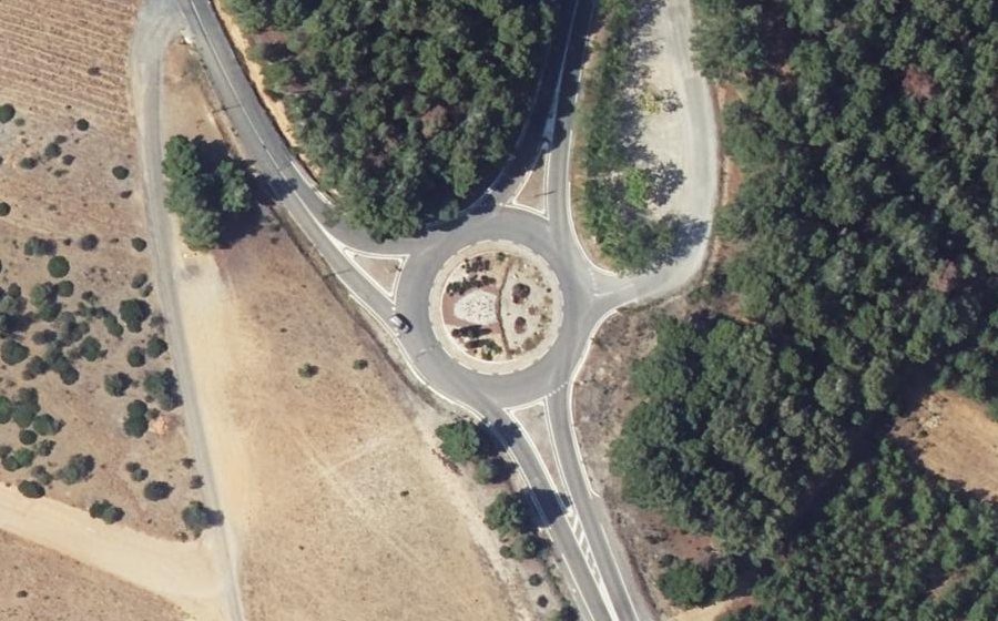 Vue aérienne du Rond-point anonyme n°30309628