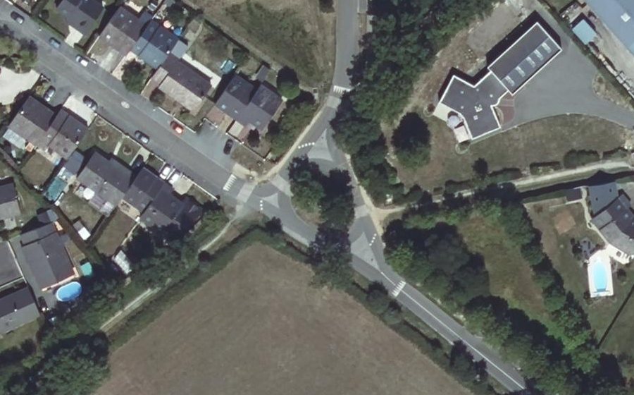Vue aérienne du Rond-point anonyme n°303138340
