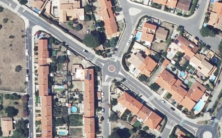 Vue aérienne du Rond-point anonyme n°303171222