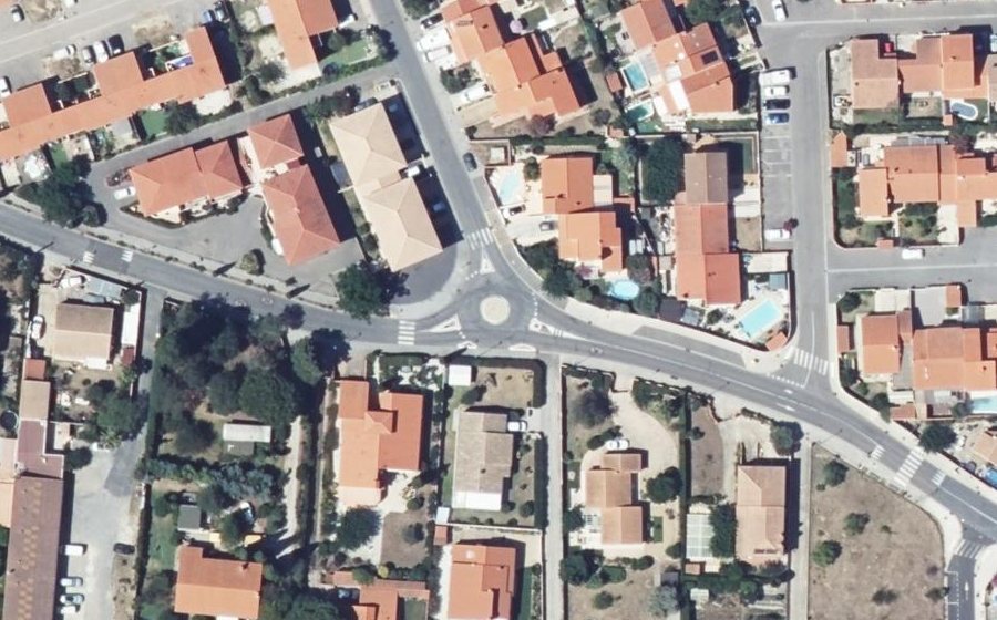 Vue aérienne du Rond-point anonyme n°303171223