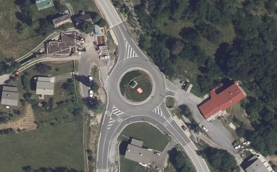 Vue aérienne du Rond-point anonyme n°30321534