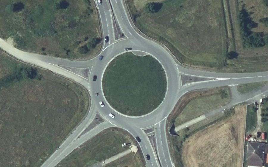 Vue aérienne du Rond-point anonyme n°30323184