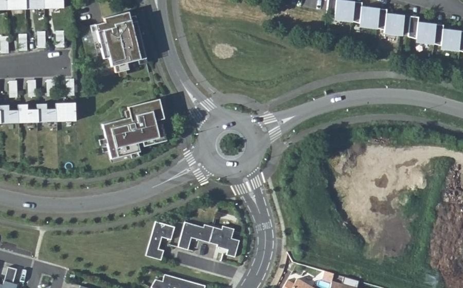 Vue aérienne du Rond-point anonyme n°30325297