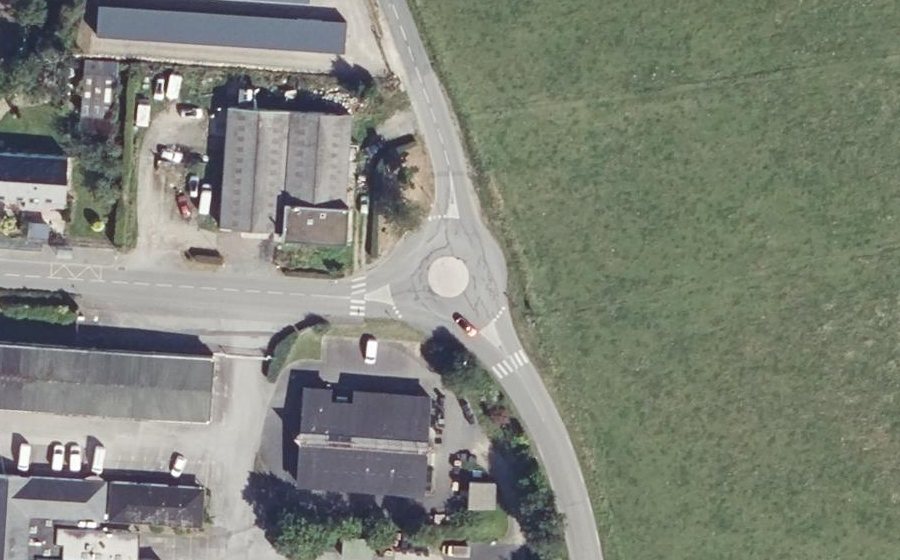 Vue aérienne du Rond-point anonyme n°303302537