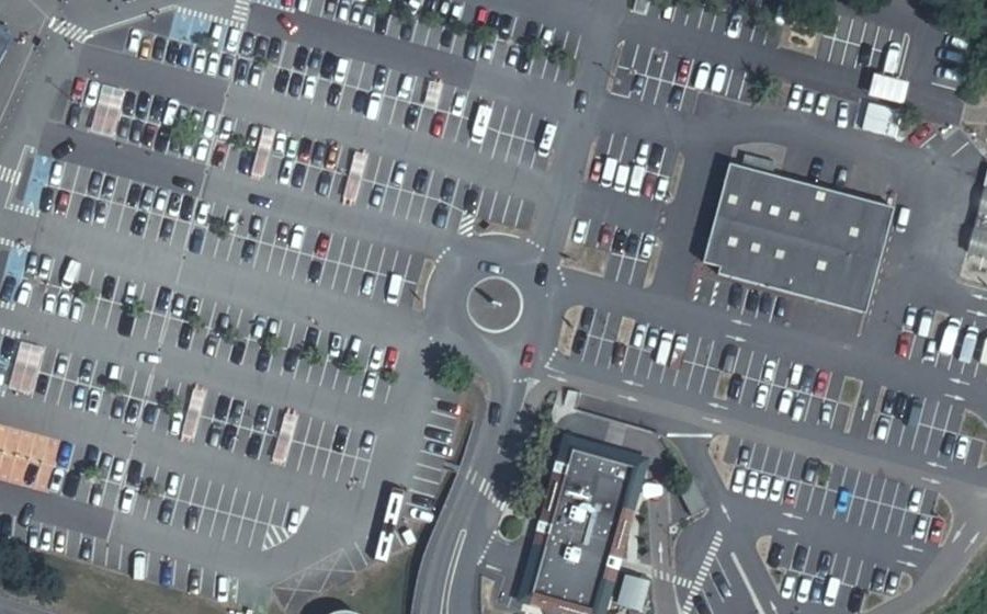 Vue aérienne du Rond-point anonyme n°303371272