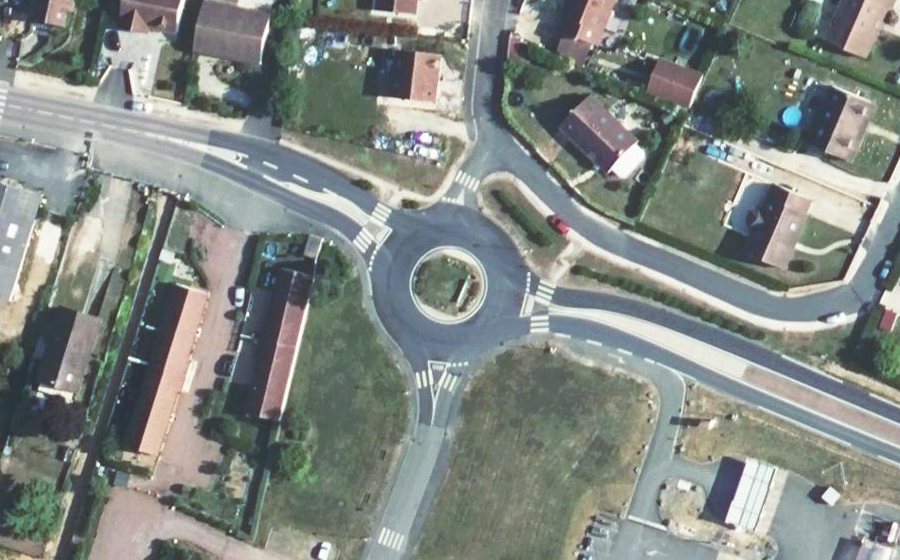 Vue aérienne du Rond-point anonyme n°30338040