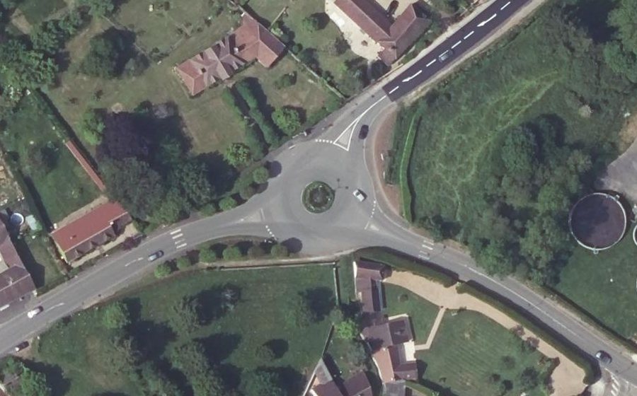 Vue aérienne du Rond-point anonyme n°30338055