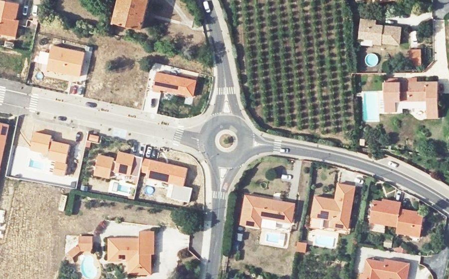 Vue aérienne du Rond-point anonyme n°30343864