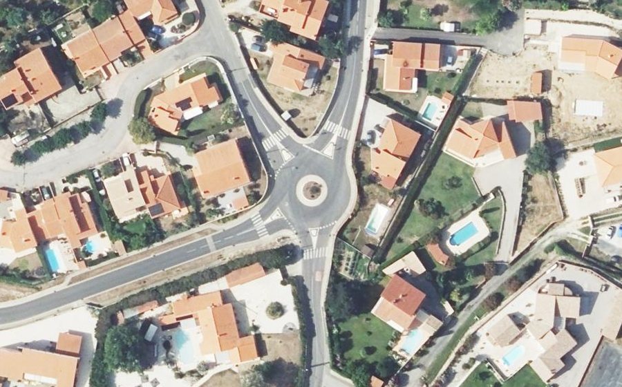 Vue aérienne du Rond-point anonyme n°30344209