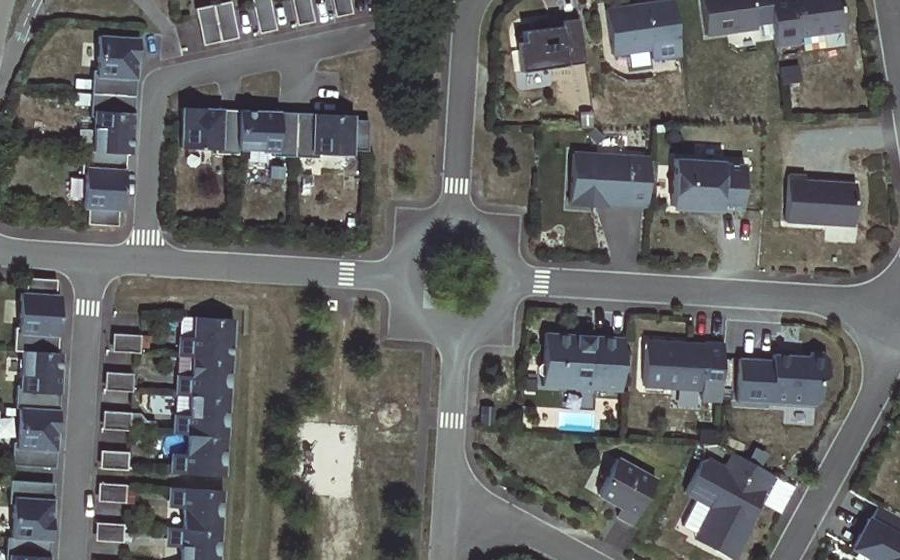 Vue aérienne du Rond-point anonyme n°303481841