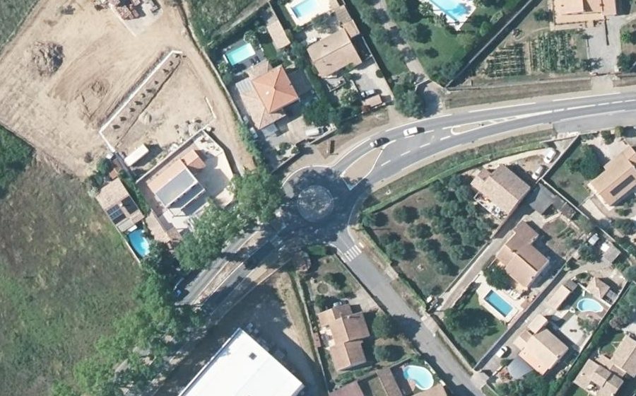 Vue aérienne du Rond-point anonyme n°303538736