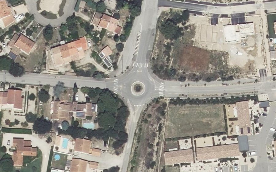 Vue aérienne du Rond-point anonyme n°303554518