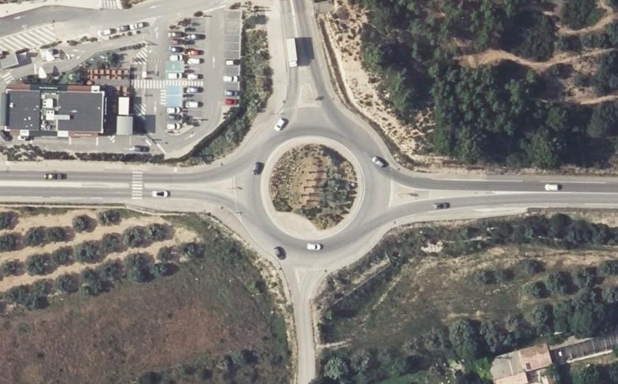 Vue aérienne du Rond-point anonyme n°303554520