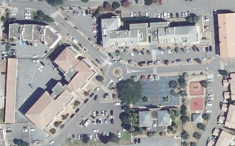 Vue aérienne du Rond-point anonyme n°303633103