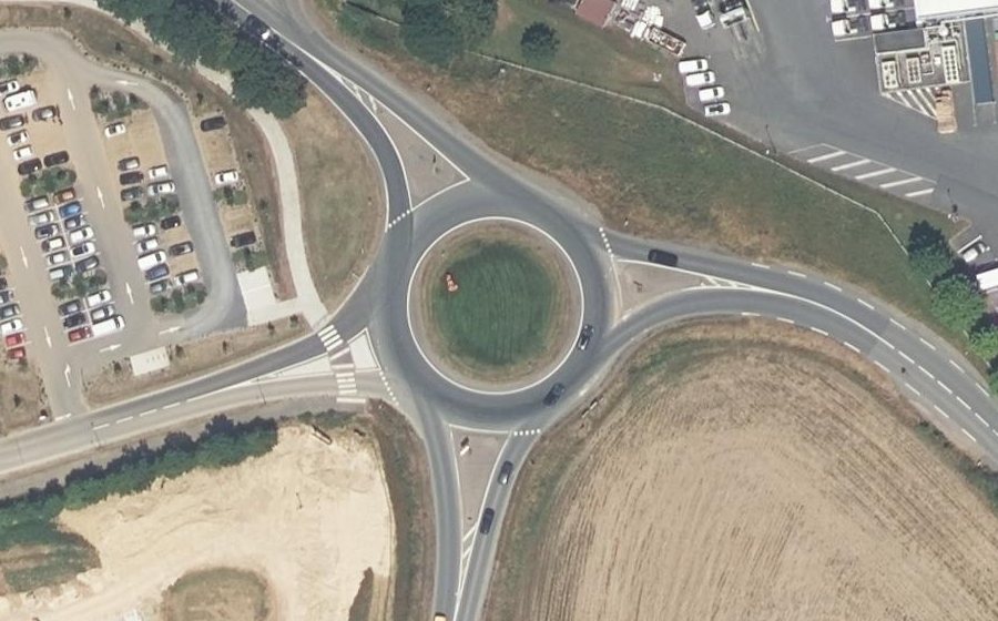 Vue aérienne du Rond-point anonyme n°30374390