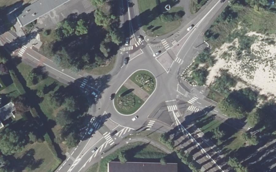 Vue aérienne du Rond-point anonyme n°30381042
