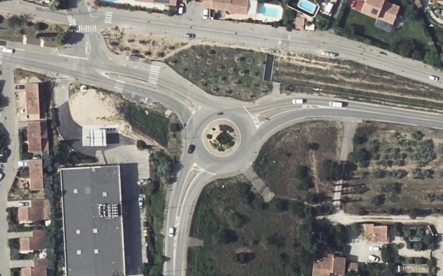 Vue aérienne du Rond-point anonyme n°30386168