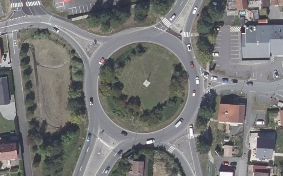 Vue aérienne du Rond-point anonyme n°30394396