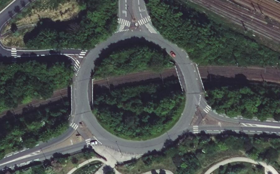 Vue aérienne du Rond-point anonyme n°303959122