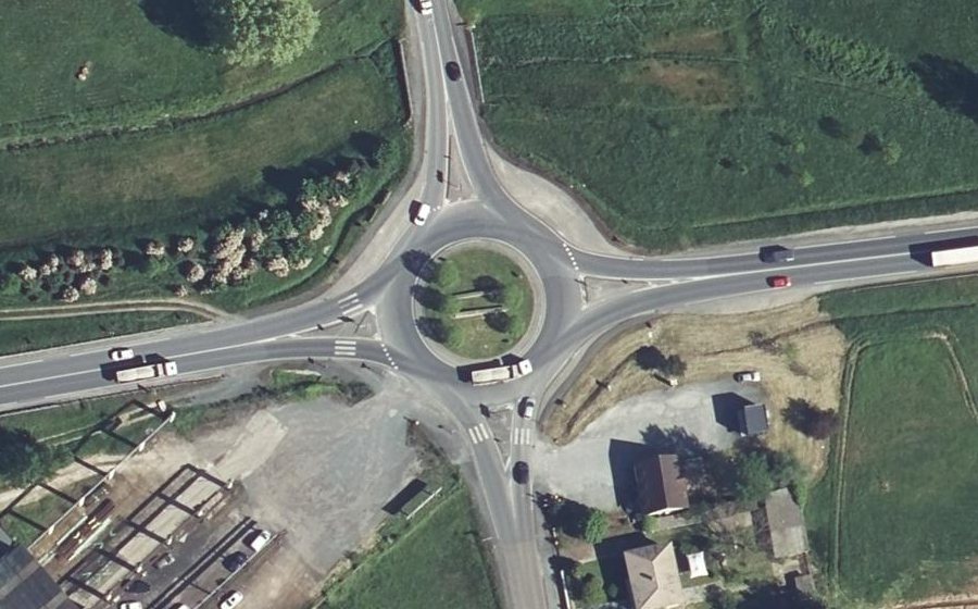 Vue aérienne du Rond-point anonyme n°30407213