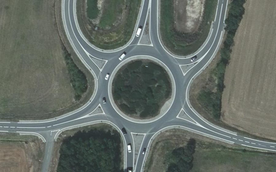 Vue aérienne du Rond-point anonyme n°304111937