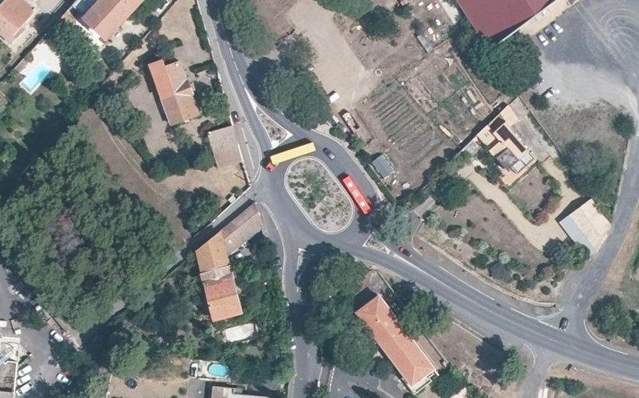 Vue aérienne du Rond-point anonyme n°30411398