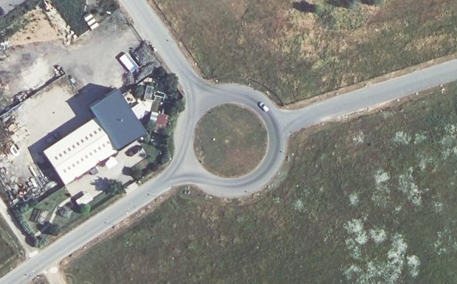 Vue aérienne du Rond-point anonyme n°304115299