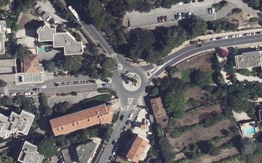Vue aérienne du Rond-point anonyme n°30414605