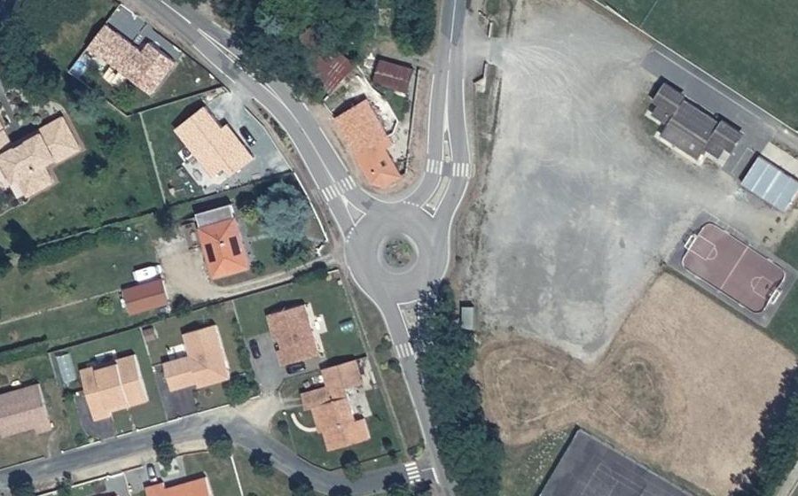 Vue aérienne du Rond-point anonyme n°304212756