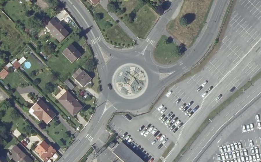 Vue aérienne du Rond-point anonyme n°30426141
