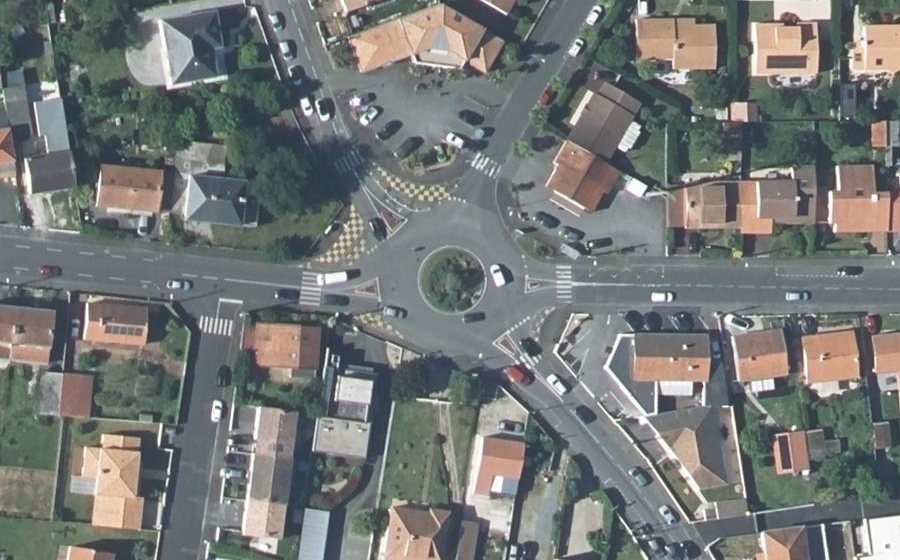 Vue aérienne du Rond-point anonyme n°30426794