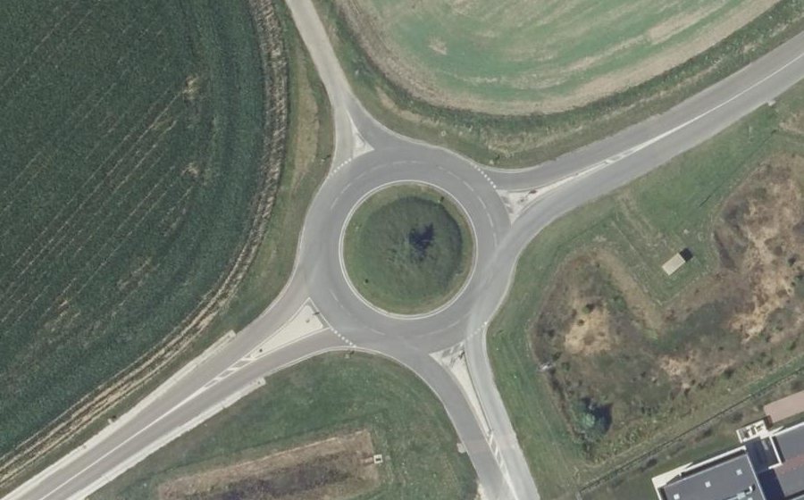 Vue aérienne du Rond-point anonyme n°30426945