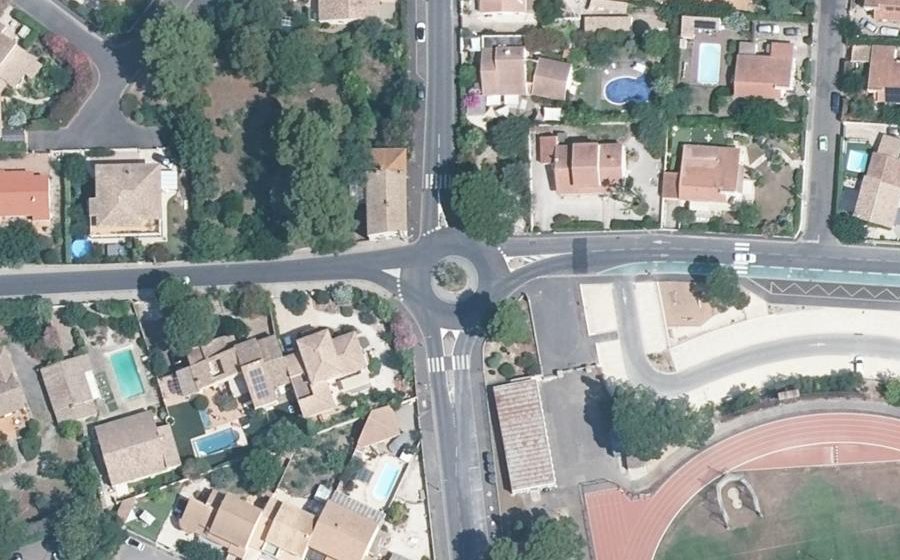 Vue aérienne du Rond-point anonyme n°30432798