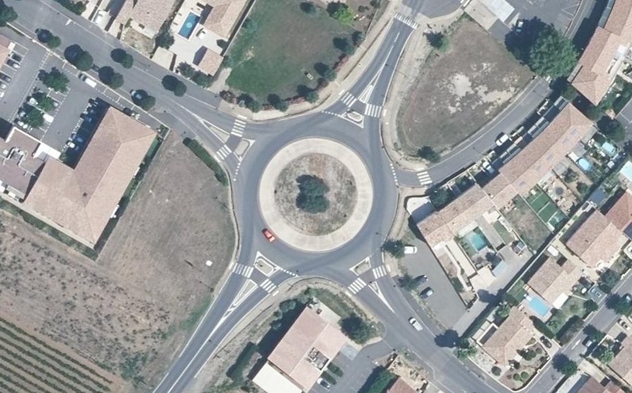 Vue aérienne du Rond-point anonyme n°30433779