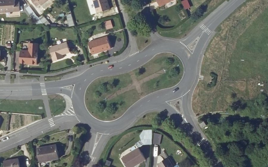 Vue aérienne du Rond-point anonyme n°30434149